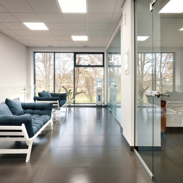 20231006221413_[fpdl.in]_modern-light-office-room-with-glass-doors_237099-25_medium (1)